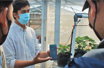 Tim Program Pengabdian kepada Masyarakat ITB Perkenalkan Sistem Otomasi kepada Petani