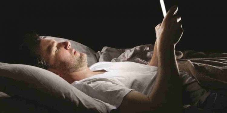 Dosen Psikologi UM Surabaya= Kebiasaan Buka HP saat Bangun Picu Seseorang Alami Stress