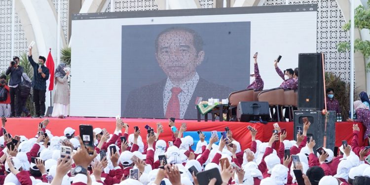 Merespon Hacker Bjorka: 2035 Mahasiswa Baru Lakukan Aksi Typography Art “Selamatkan Data Pribadi