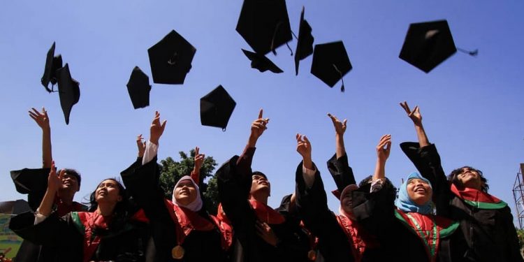 Dosen UM Surabaya Bagikan Tips Mengerjakan Skripsi agar Lulus Tepat Waktu