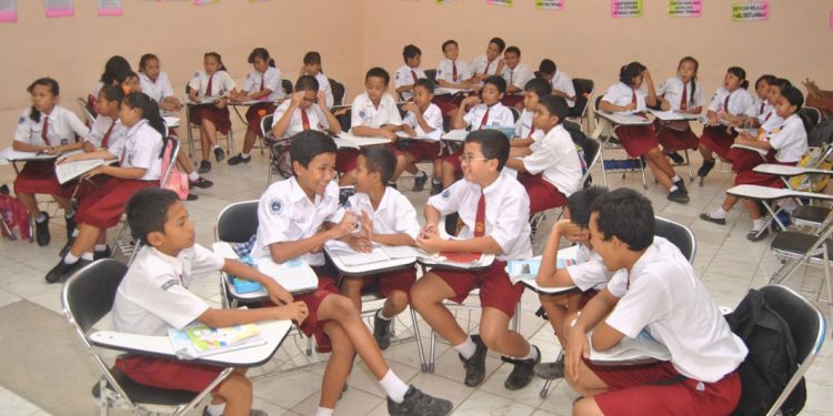 Dosen UM Surabaya: Begini Tips Mengajar Anak SD yang Asyik dan Menyenangkan