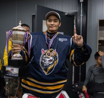 Mahasiswa Vokasi UI Raih Medali Emas dalam Turnamen Hoki Es di Bangkok Thailand