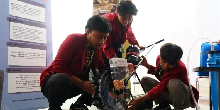 Tingkatkan Produksi Pertanian Lokal di Sumberjati Mojokerto, Mahasiswa KKN Buat Alat Inovasi Penanam Jagung Otomatis