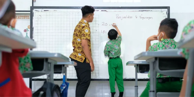 Gaji Guru Naik Jadi Pendorong Sertifikasi?