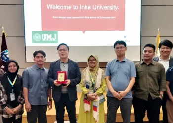 Gambar Mahasiswa UMSurabaya mempelajari smart city